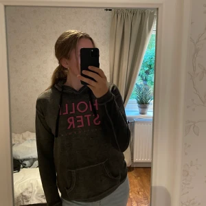 Tunn hoodie från Hollister  - Säljer en sval och skön hoodie från Hollister