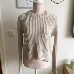 Tjocktröjan strl: XS - Snygg ljusbeige tröja. 