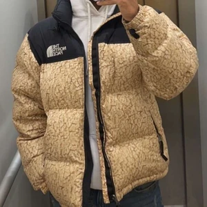 The Noth face jacka - The north face jacka i nyskick. Nypris: 3500kr. Strl M. Lägg bud! 