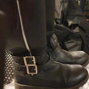 Skor - Fodrade i fejk skinn