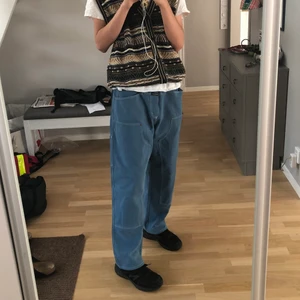 Jeans / Cargopants - Storlek XL sitter som 34/34. I stort sätt nya, använt fåtal gånger och tvättas en gång. 