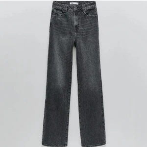 Zara jeans  -  Super snygga Sara jeans som är högmidjade 