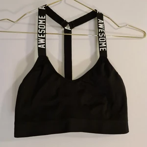 Sport topp xs - Använd ett fåtal gånger. Utan inlägg/vaddering. 