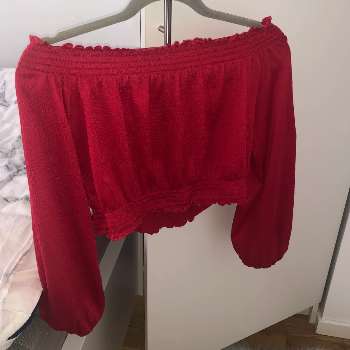 En fin röd tröja  - 90