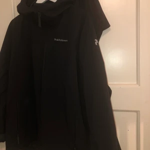 Skal/regnjacka  - Jättefin jacka från peak performance använd ett fåtal gånger. Nypris 1500