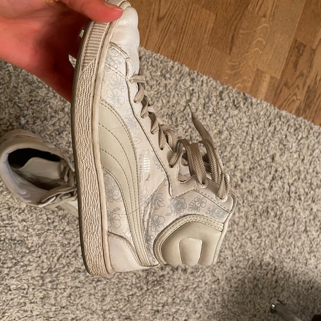 Höga adidas sneakers