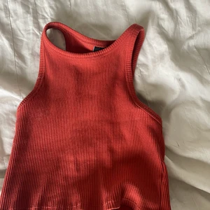 Rött topp/linne  - Säljer min ass snygga linne som från gina❤️