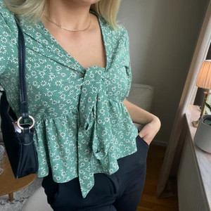 Topp - Dunderfin topp som tyvärr inte kommer till användning längre. Storlek XS men passar S precis lika bra! 70kr + frakt eller högst bud 🤍🤍