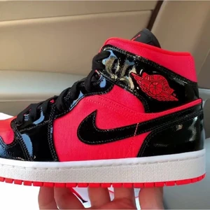 Jordan 1 - Säljer mina jordans då jag ej använder de. Pris kan diskuteras💕💕storlek 36,5 men passa även 37