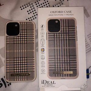 Mobilskal iPhone 11 PRO/XS/S - Helt nytt oanvänt iPhone mobilskal! Beställde till min mobil men det blev slarv av posten som skickade fel modell. Skalet är av plast och är beige/lite rosa aktigt. Pris och frakt kan diskuteras i dm! 