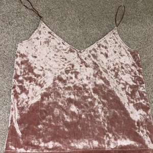 Ett framhävande linne - Använd under en weekend i Grekland. Köpt för 99, storlek S men den är lite större. Passar även M. Skönt material. 