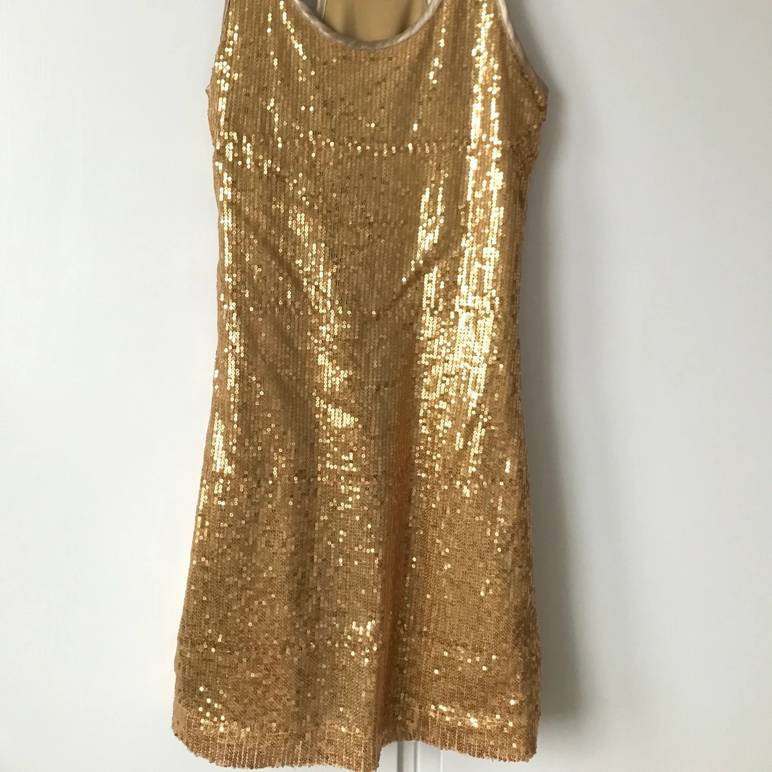 Bikbok guldig paljettklänning  - 90