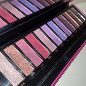 Ögonskugga  - Jätte fin ögonskuggspallet pallet aldrig använd! 