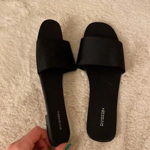 Skor - Sommarskor/tofflor från h&m. Helt nya! GRATIS FRAKT🥰 STÅR DET INTE SÅLD PÅ ANNONSEN FINNS DEN FORTFARANDE KVAR!