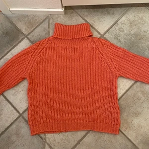 Gosig stickad polotröja, XS  - Stor i modellen, använder dessvärre inte längre. Köpt från Lindex för ca. 2 år sedan.😄 