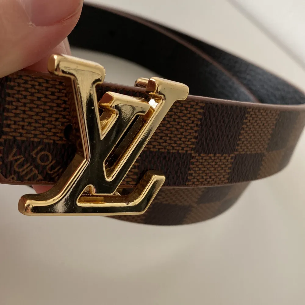 Sjukt fin Louis Vuitton liknande bälte. Passar till nästan allt. Anpassad för storlek S-M. Använd skick. Övrigt.