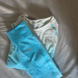 ICanIWill träningssett - Sjukt snygg sett från ICanIWill som inte längre finns på hemsidan, tröjan i strl S och byxorna i strl XS. Endast använda en gång. Bud om fler är intresserade!💕 Köpare står för frakt!