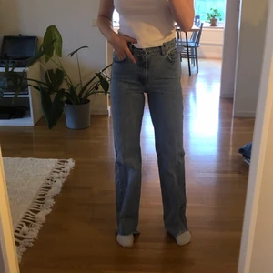 Zarajeans full length  - Jeans från Zara i full length. Köpta för ca 1,5 år sen. Använda väl men inga skavanker. Köpare står för frakt