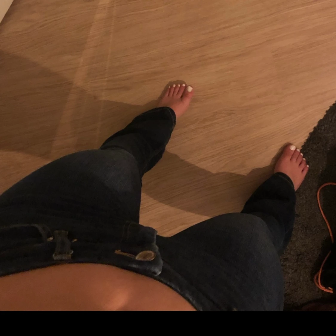 mörkblåa jeans - 90