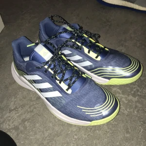 Adidas bounce löpskor  - Nya, storlek 45,5