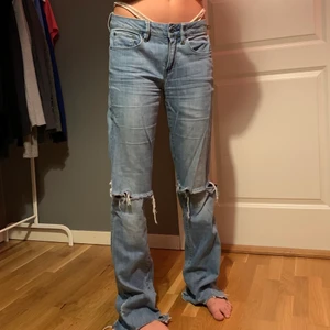 Lågmidjade jeans  - Lågmidjade jeans ifrån G-star, klippt hålen själv❤️‍🔥❤️‍🔥