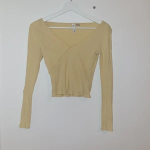 Gul tröja - Pastellgul tröja från h&m 