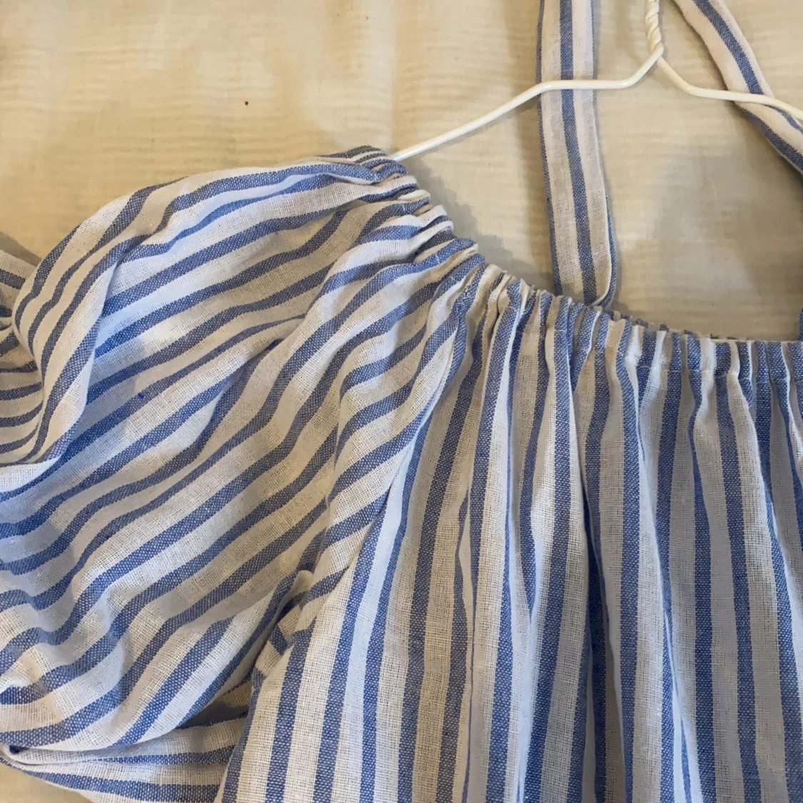 Klänning med bälte, off shoulder - 91