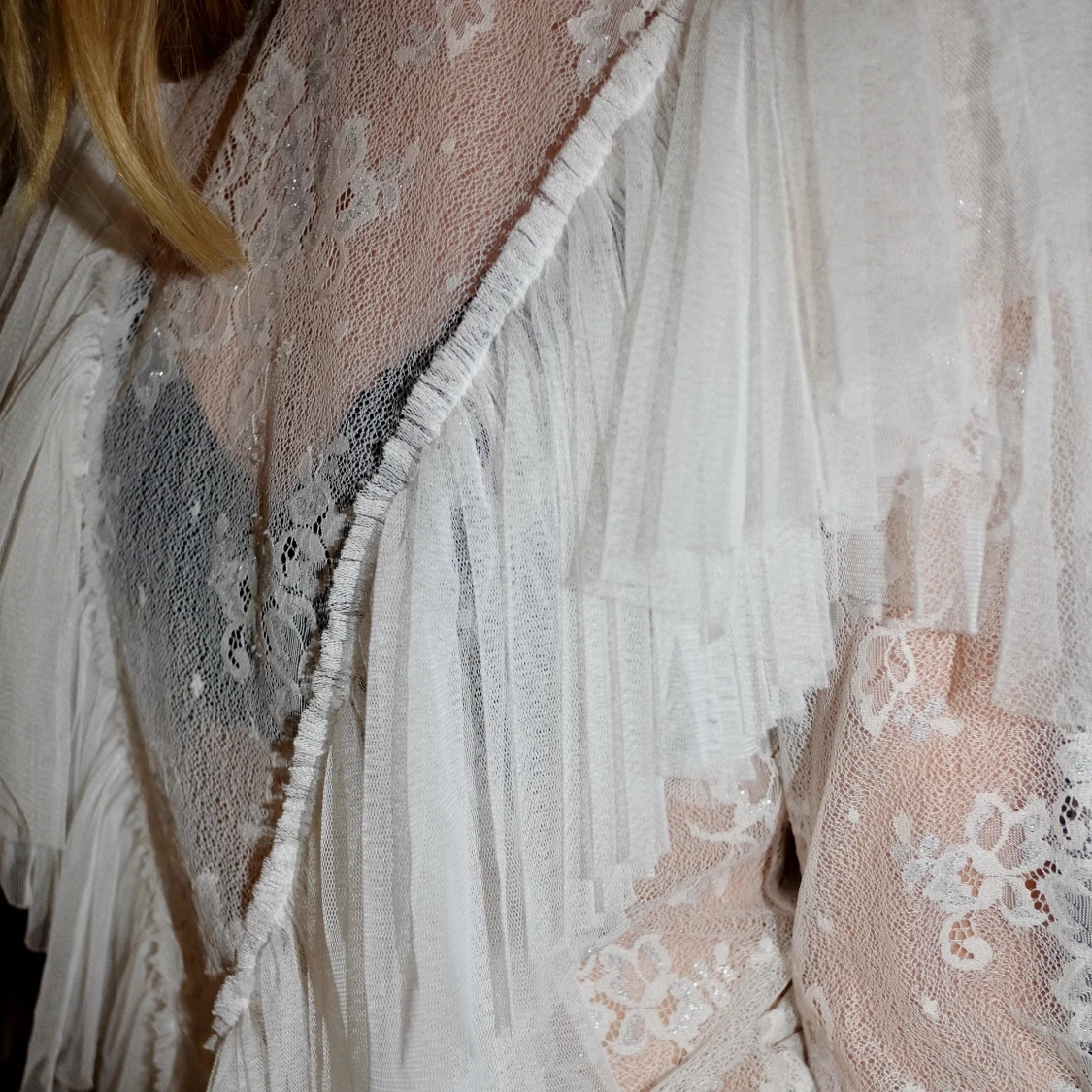 Blus från Ida Sjöstedt med volanger - 91