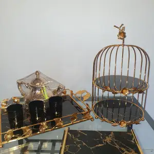 Stor brika med guld handtag 40×30 cm & liten brika 30×20 cm & 6st glas 10×6 cm & två vånings kakfat 40× 28 cm