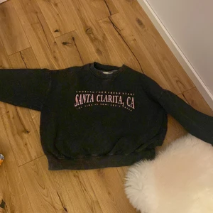 Pull&beer - Används bara några gånger och alla kläder tvättats innan också. Storlek xs 