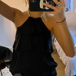 Zara topp - Säljer denna as fina zara topp då den ej kommer till andvändning, den är slutsåld på hemsidan❤️