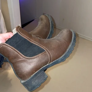 Vinterskor - Ett par använda skor från alley storlek 37. Bra skick på utsidan. Kostar orginal 600kr säljs för 159kr. 