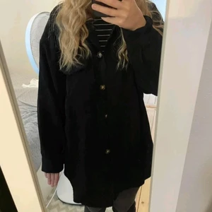 Blus - Aldrig använd, köparen betalar för frakten 