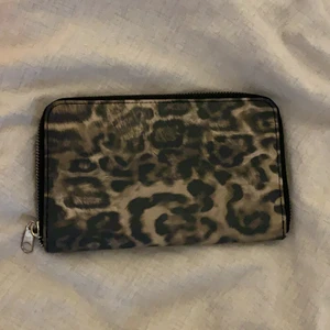 Plånbok - Stor plånbok. 20kr + frakt