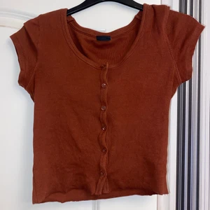 Brun Topp - ⚠️FÖRST TILL KVARN⚠️ nypris 129kr