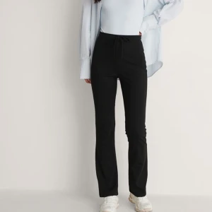 Mjukisbyxor  - Storlek S i nyskick🖤 200kr, frakt inräknat i priset