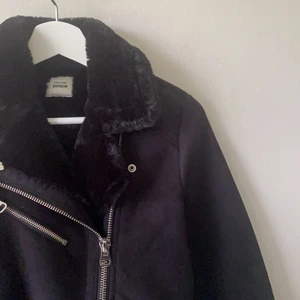 Jacka från asos - Jacka köpt på asos för 3 år sedan, använd en gång & sedan hängt i garderoben. Storlek 34, i priset ingår frakt! 