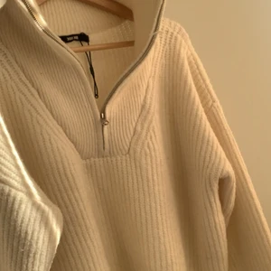 Helt ny tröja - Köpte på bikbok för 400 kr men aldrig använt. Storlek M