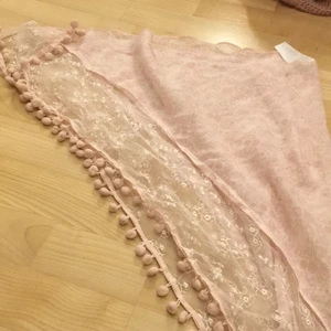 Rosa halssduk  - Aldrig använd säljer den för använder inte det men den är jätte fin och mysig.
