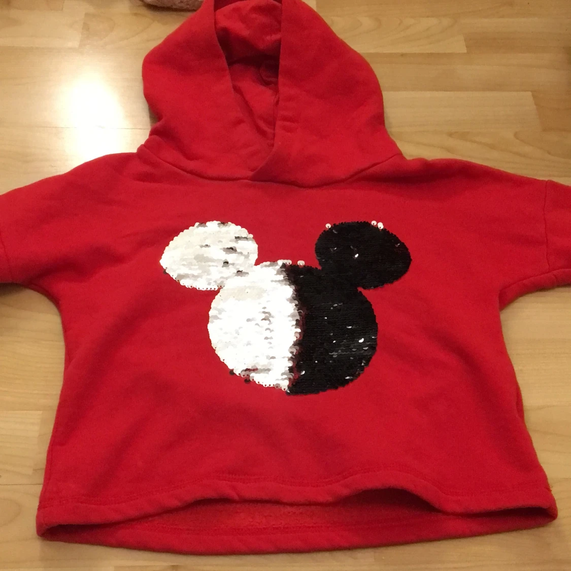 Röd Hoodie med micky mouse  - 90