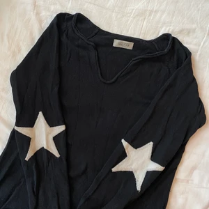 Tröja - Världens snyggaste tröja!! Stjärnor på armbågarna, från hunkydory