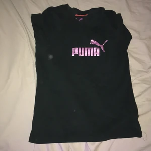 Puma - ÄKTA PUMA T-SKIRT I SVART (PRIS GÅR ATT DISKUTERA)