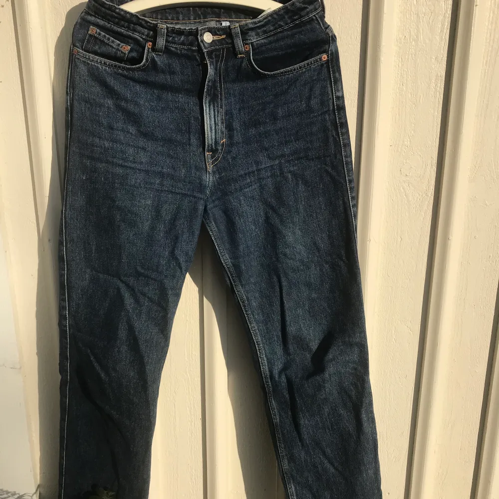 Väldigt fina jeans i storlek w28, pris inklusive frakt💞. Jeans & Byxor.