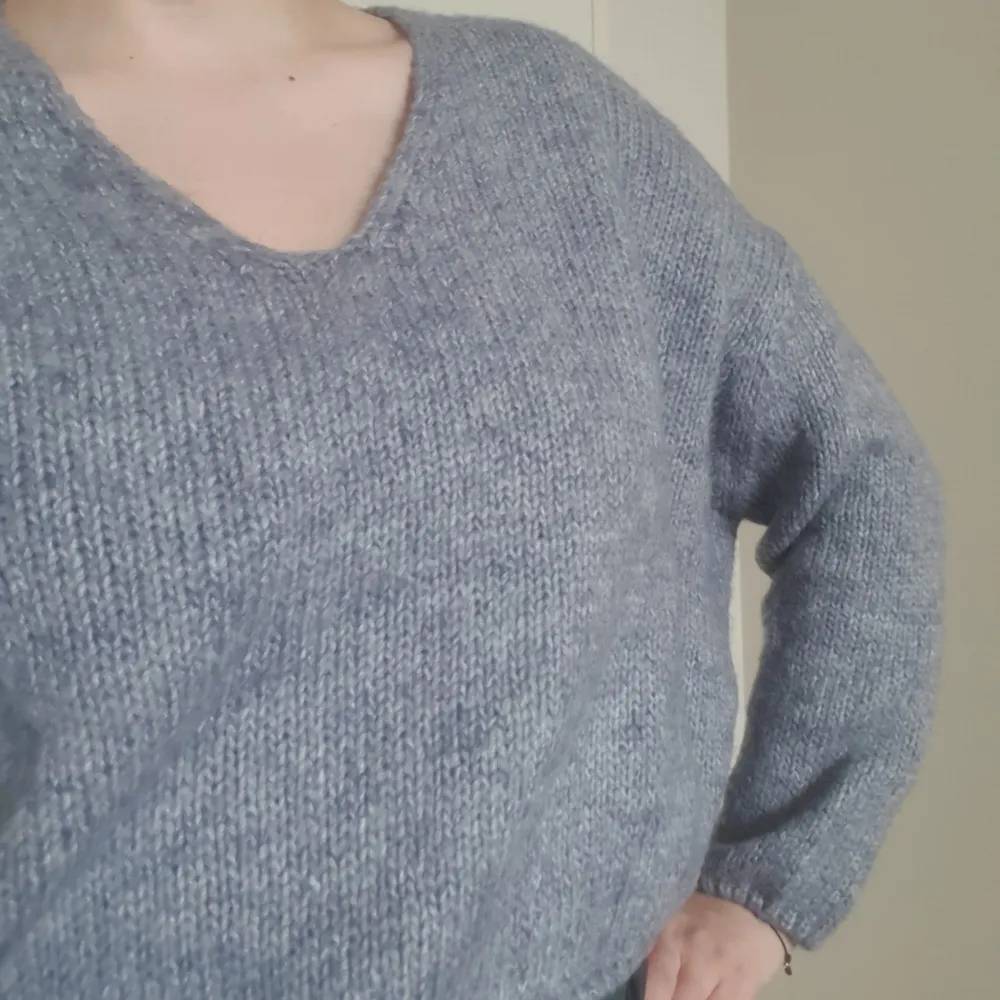 Cropped sweater from Pull&Bear. Never worn (no price tag).. Stickat.