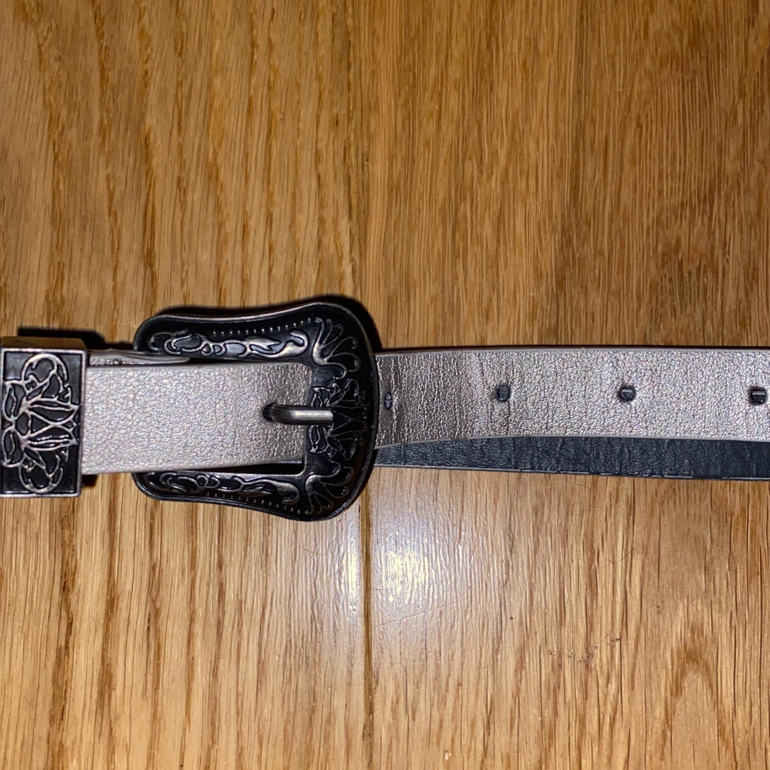 Silvrigt skärp - 90