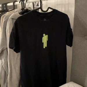 Billie eilish T-shirt - Glow in the dark t-shirt, köpt från Billie eilish egna sida. 150 kr ink frakt💗