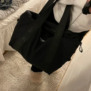 Väska  - Så fin och praktisk Björn Borg väska