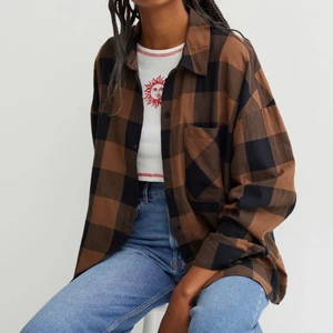 Rutig skjorta - Använd men i mycket fint skick. Säljer pga inte min still längre 