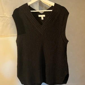 Svart Stickad väst. - Svart stickad väst från gina (tror jag) St Xs Aldig använd. 200kr+frakt (priset kan sänkas)