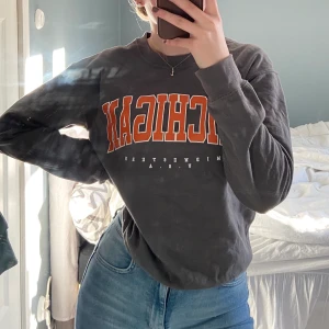 Sweatshirt från Missguided  - Jättefin sweatshirt från Missguided i storlek S. Använd fåtal gånger men jättefin kvalitet. 